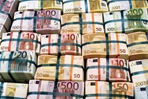 EU zaradi davčnih utaj izgubi 825 milijard evrov na leto, Slovenija 2,6 milijarde