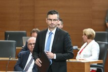 Premier Marjan Šarec sprejel odstop ministra Prešička