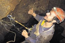Škocjanske jame: Trije jamarji so se skozi nova rova prebili v Martelovo dvorano 