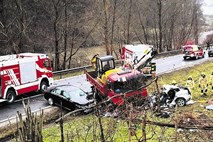 #foto Tragična nesreča med Celjem in Laškim: trčil v tovorno vozilo in umrl