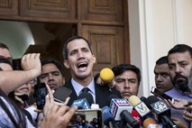 Vrhovno sodišče Venezuele Guaidu prepovedalo zapustiti državo, Maduro pripravljen na predčasne parlamentarne volitve