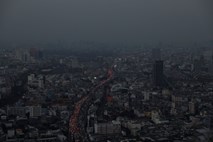 V Bangkoku zaradi smoga zaprli več sto šol