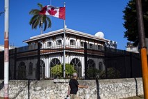 Skrivnostna bolezen še vedno kosi med diplomati na Kubi