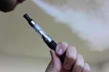 Stroka svari pred elektronskimi cigaretami in alternativnimi tobačnimi izdelki 