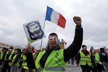 Na ulicah francoskih mest tudi danes protesti rumenih jopičev
