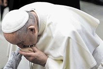 Papež  priznal spolno nasilje duhovnikov nad nunami