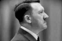 Dražba Hitlerjevih predmetov razburila javnost