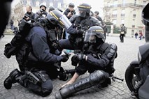 Francija: Z  »razgrajaškim zakonom« nad protestnike