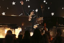 #video Alicia Keys osupnila, ko je na grammyjih zaigrala na dva klavirja hkrati