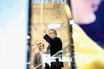 Evropski parlament: na levici zahtevajo Tajanijev odstop, na desnici umik izjave iz Bazovice