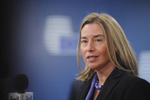 EU znova opozarja na možnost novih sankcij proti Mudurovemu krogu