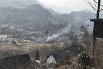 Travniški požar v Radovljici pogašen, cesta ponovno odprta