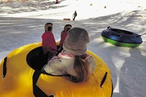 Na Veliki planini otroke navdušuje brezplačni zimski park
