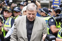 Avstralski kardinal Pell spoznan za krivega spolnih zlorab
