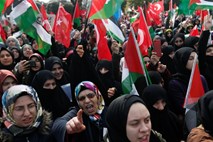 V Alžiriji množični protesti proti petemu mandatu predsednika 