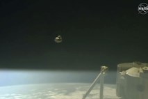 Plovilo SpaceX pristalo na Zemlji
