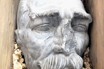 Skrivnosti muzejskih depojev: Glava spomenika kralja Petra I.