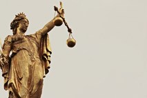 Italijanske sodnice oprostile domnevna posiljevalca, ker je bila žrtev »možata« 