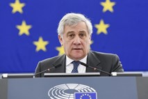 Tajani znova razburil z izjavami o fašizmu, za katere se je kasneje opravičil