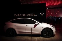 Elon Musk predstavil Teslin  model y