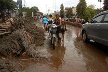 #foto V Indoneziji poplave zahtevale več kot 50 žrtev