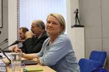 Nova direktorica TV Slovenija in stare skrbi zaradi denarja