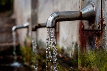 Okoli 130.000 Slovencev ne ve, kakšno vodo pije 