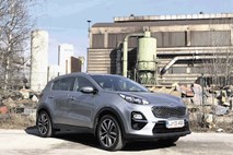  Kia sportage in Peugeot 3008: Nenamerna neokusnost in skriti reklamni nameni