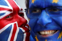 Britanski poslanci začenjajo glasovanja o drugačnih scenarijih za brexit