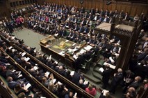 Britanski poslanci zavrnili vse predlagane alternativne možnosti glede brexita