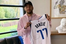Neymar navdušen nad darilom  Luke Dončića  