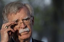 Boltonovo ostro opozorilo Rusiji glede Venezuele
