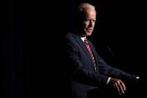Biden se brani pred obtožbami o nadlegovanju žensk