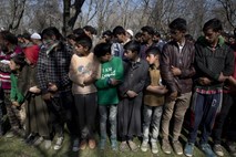 Obstreljevanje med Pakistanom in Indijo v Kašmirju znova zahtevalo žrtve