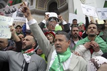 Protestniki v Alžiru za odhod zaveznikov nekdanjega predsednika Bouteflike