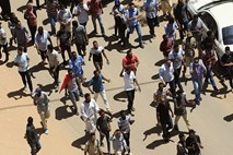 V Sudanu na ulicah več tisoč protestnikov proti predsedniku 