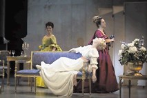 Kritika opere Andrea Chénier:  Prvaka v zenitu, a klavrna režija