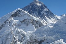 Mount Everest po novih meritvah nižji?