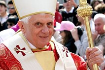 Bivši papež krivdo za pedofilske škandale zvrača na seksualno revolucijo