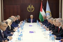 V vladi novega palestinskega premierja večinoma zaupniki Abasa 