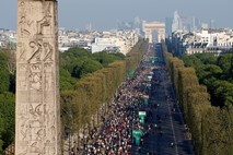 Na maratonu v Parizu teklo 49.000 ljudi