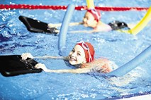 Kako naučiti otroka plavati