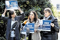 Ekvador bruha obtožbe na račun Assangea