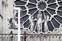 #foto #video Požar v katedrali  Notre-Dame: večina dragocenosti rešena, toda škoda je neprecenljiva