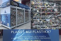 Planet ali plastika: instalacija v Ljubljani opozarja na alarmantno rabo plastike  