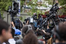 Novinarji brez meja: Sovražnost politikov podžiga napade na novinarje