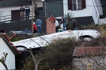 #foto Nesreča avtobusa na Madeiri zahtevala 29 življenj, številni ranjeni
