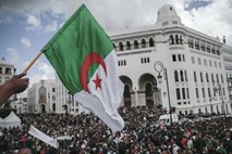 Več tisoč Alžircev na protestih proti začasnemu predsedniku 