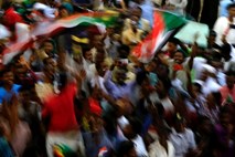 Protestno gibanje v Sudanu napovedalo oblikovanje civilnih oblasti