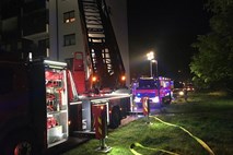  #foto Zaradi požara na Beblerjevem trgu evakuirali 93 ljudi, tri osebe ranjene